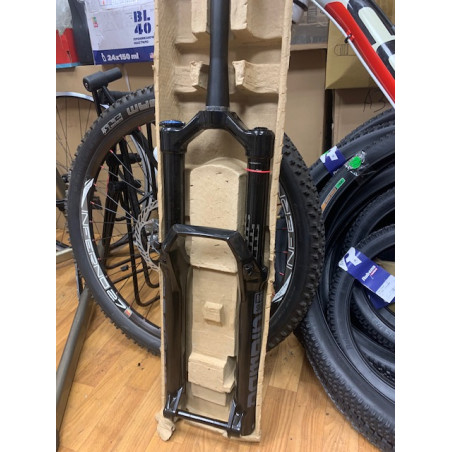 Вилка RockShox Domain 29 Boost